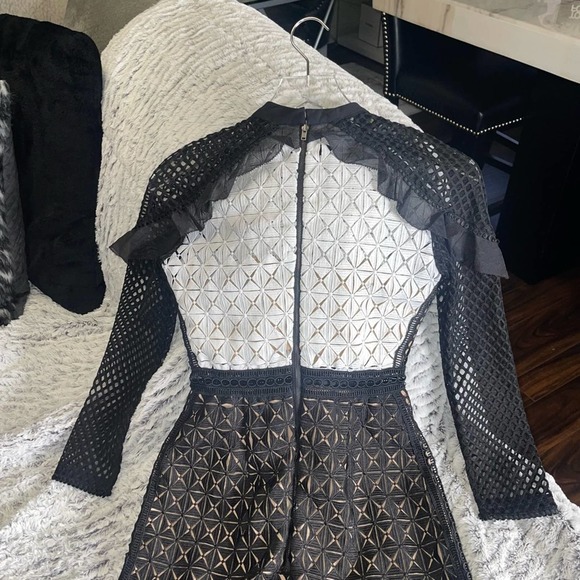 New Self-Portrait Geometric Monochrome Mini Dress in Black/White - Picture 10 of 13